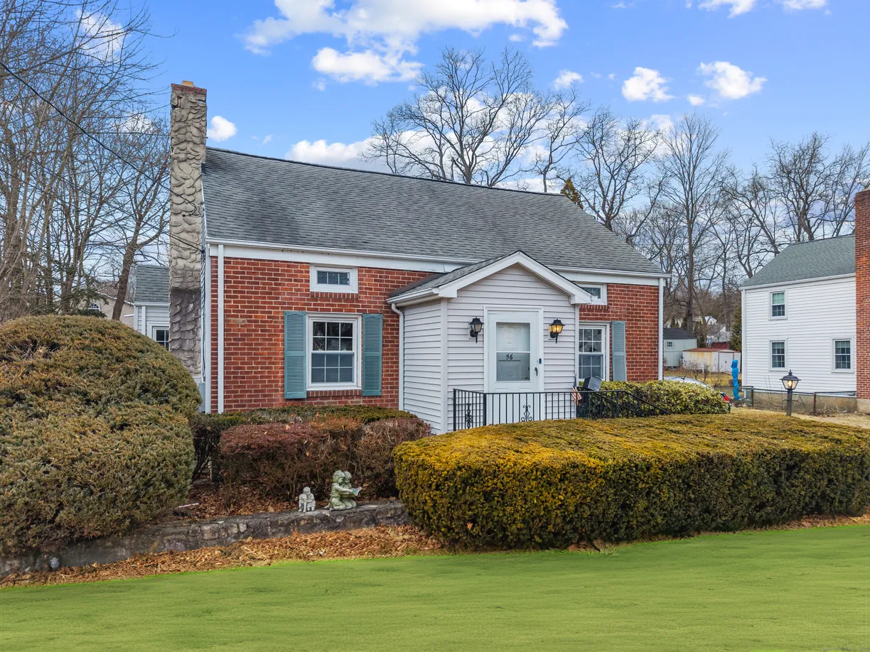 Greenwich Real Estate | View 56 Minivale Road | 3 Beds, 3 Baths