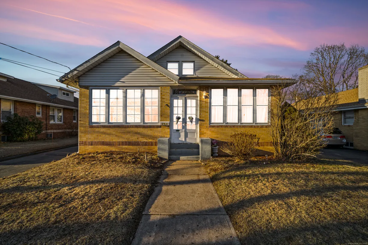 Greenwich Real Estate | View 183 Francis Street | 3 Beds, 2 Baths