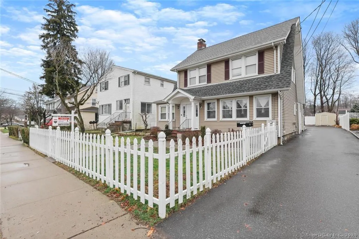 Greenwich Real Estate | View  | 2 Beds, 2 Baths