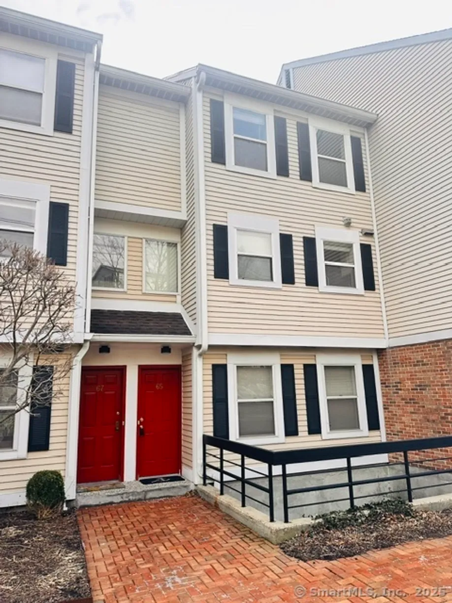 Greenwich Real Estate | View 65 Highland Road, 65 | 2 Beds, 2 Baths