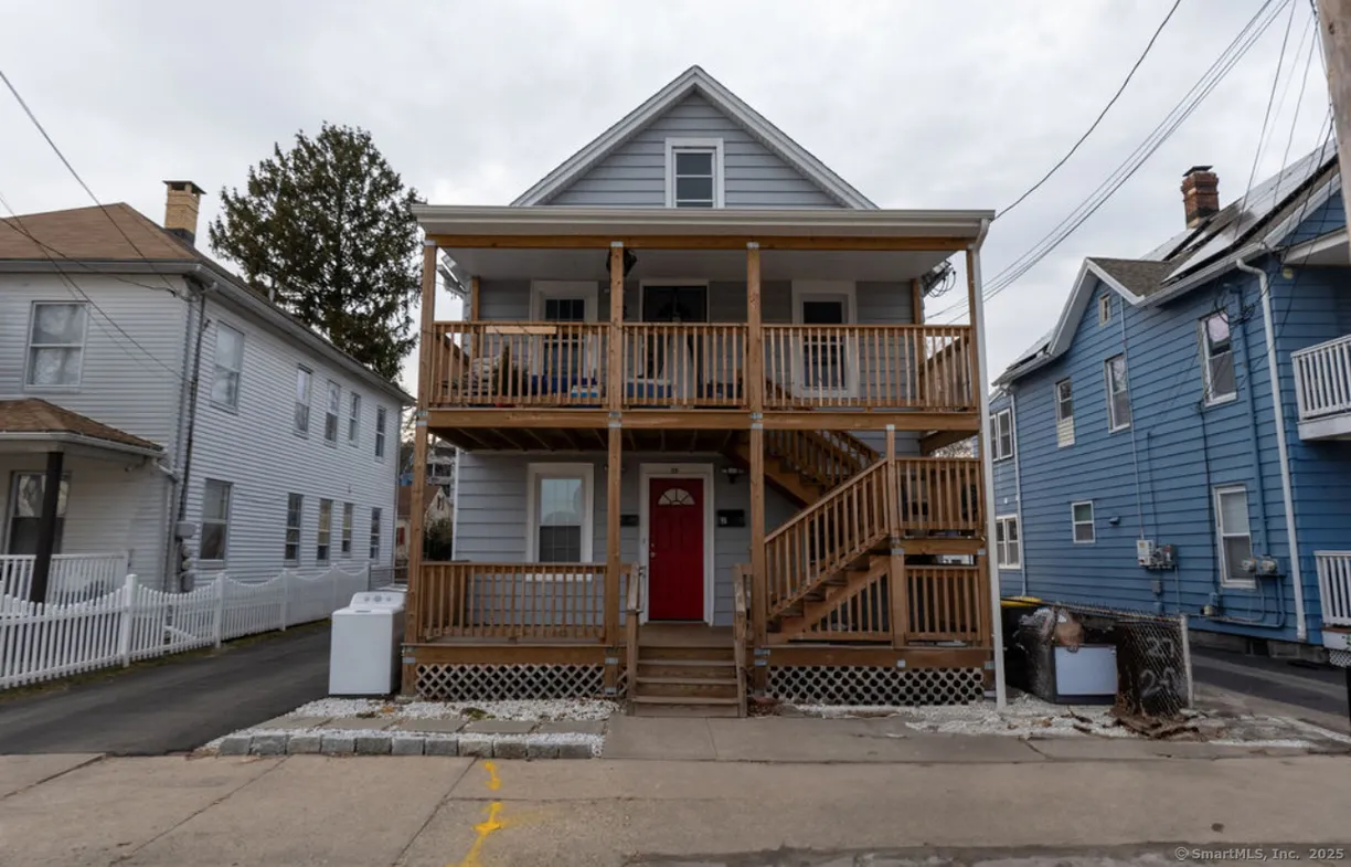 Greenwich Real Estate | View 25 Howard Avenue | 3 Beds, 1 Bath