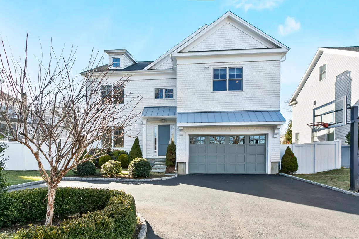 Greenwich Real Estate | View 20 Church Street | 6 Beds, 5 Baths
