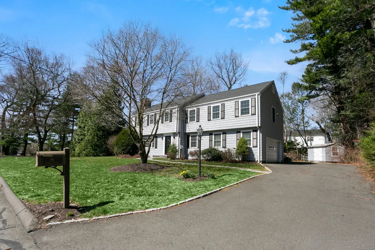 Greenwich Real Estate | View 86 Stoneleigh Square | Listing