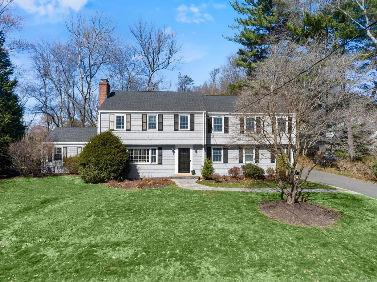 Greenwich Real Estate | View 86 Stoneleigh Square | 4 Beds, 2 Baths