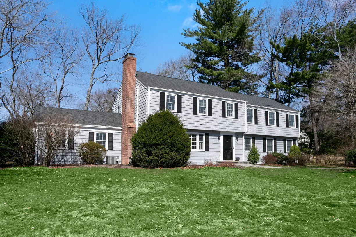 Greenwich Real Estate | View 86 Stoneleigh Square | Listing