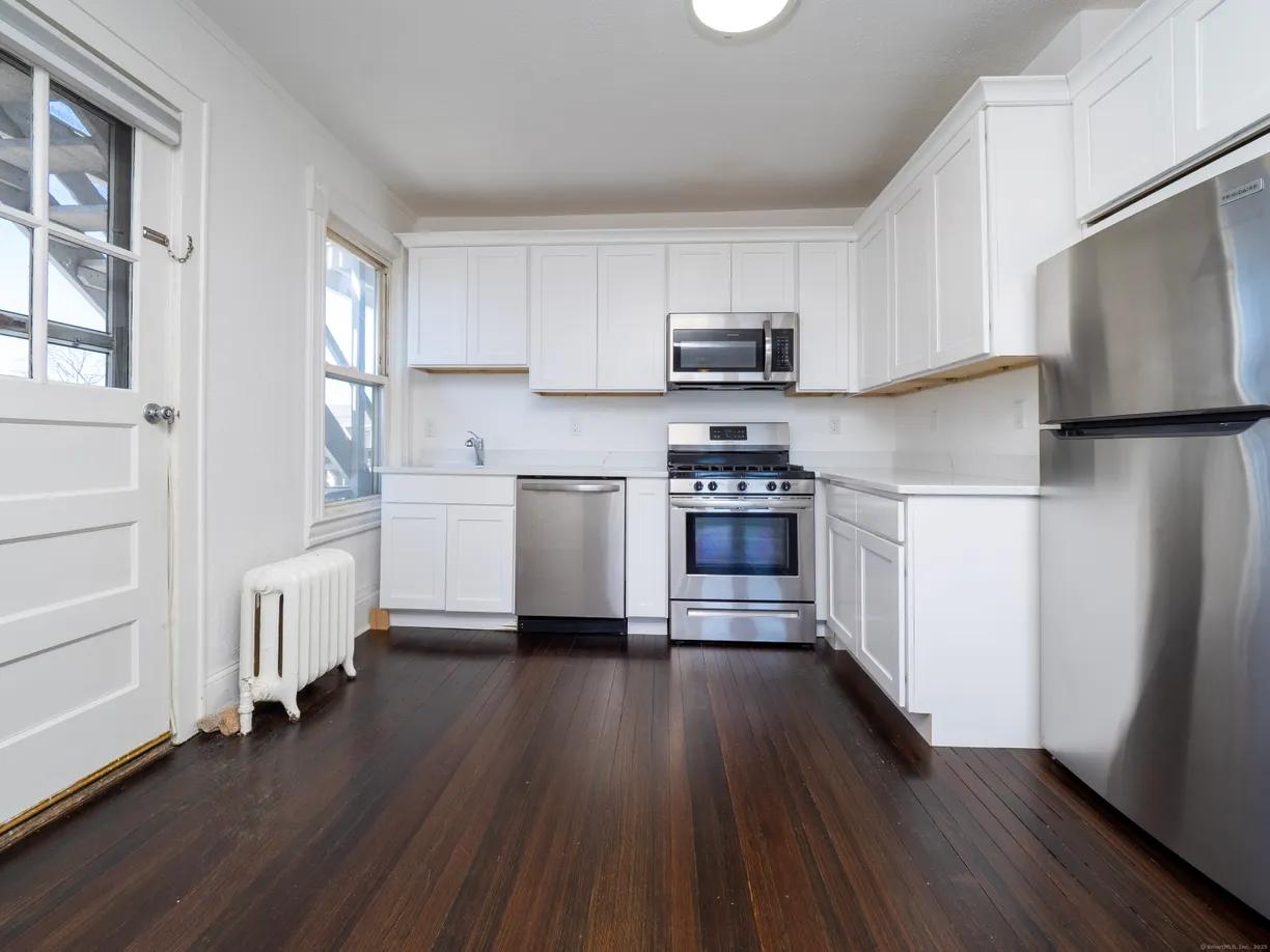 Greenwich Real Estate | View 33 Seaview Avenue, 2A | 1 Bed, 1 Bath