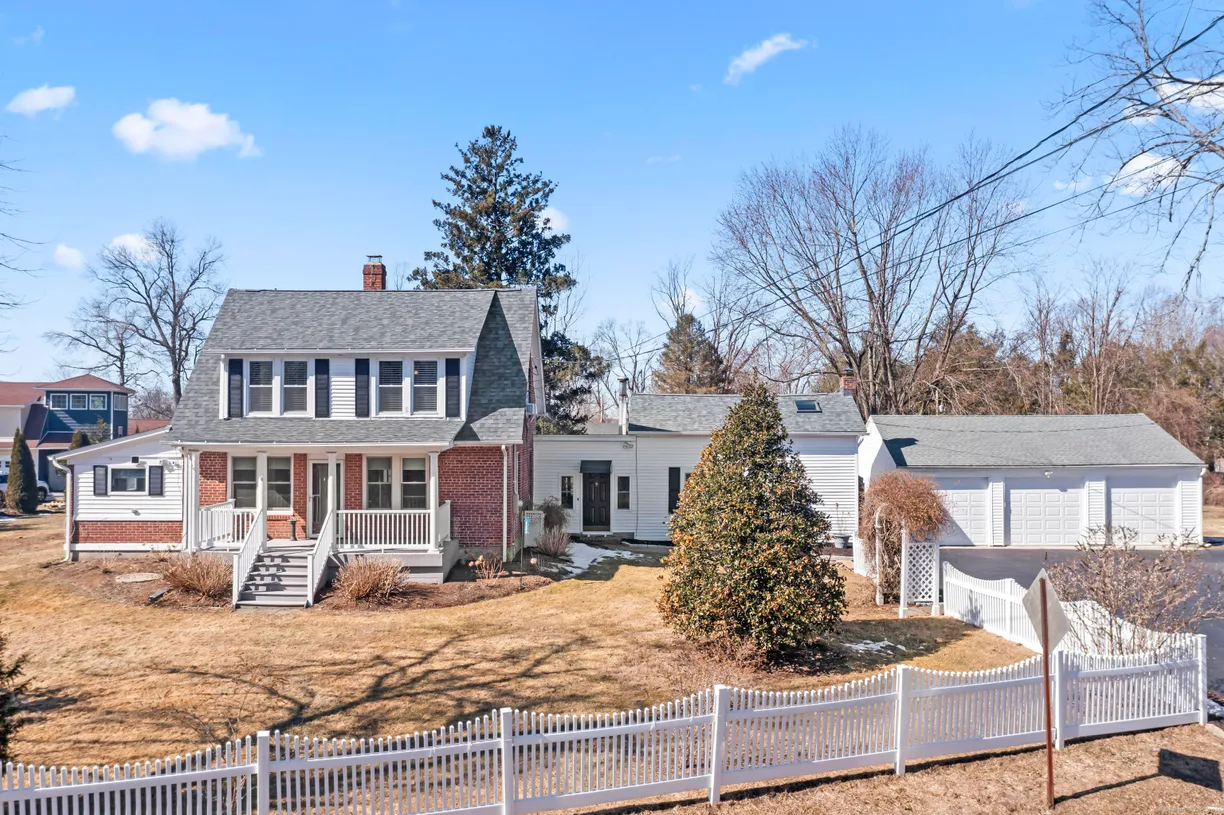 Greenwich Real Estate | View 6 Maple Avenue | 3 Beds, 3 Baths