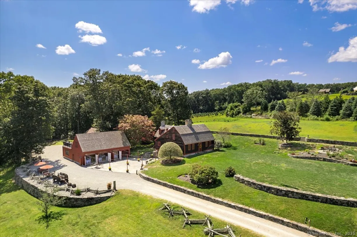 Greenwich Real Estate | View 78 Oakville Road | 4 Beds, 5 Baths