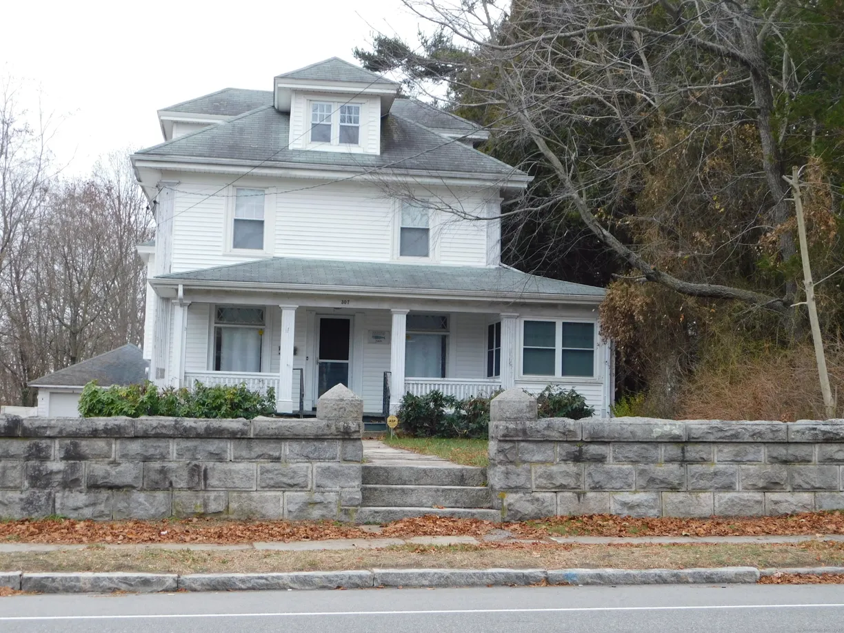 Greenwich Real Estate | View 307 Ocean Avenue | 4 Beds, 1 Bath