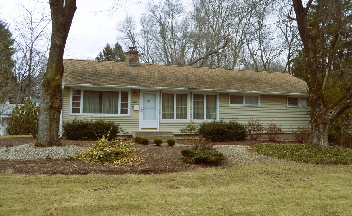Greenwich Real Estate | View 102 Flagler Avenue | 3 Beds, 2 Baths