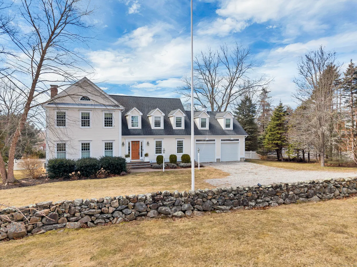 Greenwich Real Estate | View 589 Groton Long Point Road | 4 Beds, 2 Baths