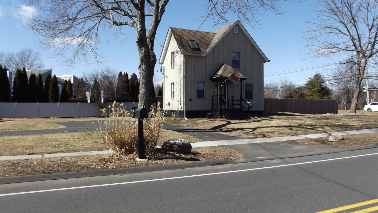 Greenwich Real Estate | View  | 2 Beds, 1 Bath