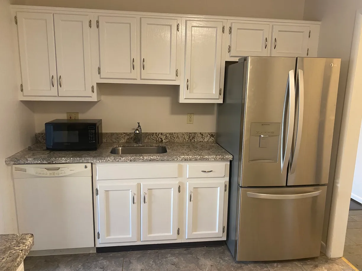 Greenwich Real Estate | View 166 Old Brookfield Road, 26-5 | 1 Bed, 1 Bath