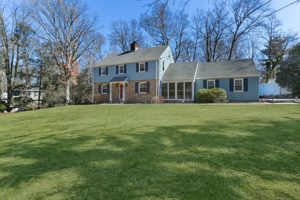 Greenwich Real Estate | View 302 Vine Road | 3 Beds, 2 Baths