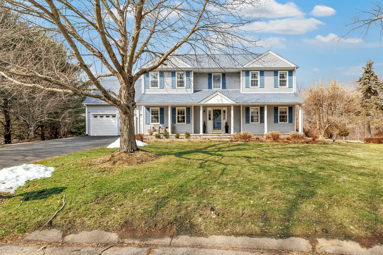 Greenwich Real Estate | View 52 Secret Hollow Road, 52 | 4 Beds, 2 Baths