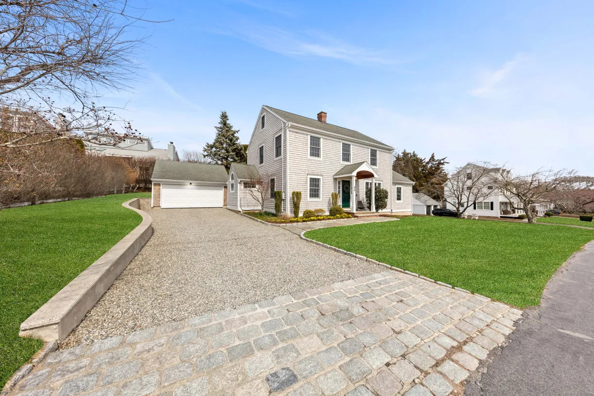 Greenwich Real Estate | View 66 Flax Road | 3 Beds, 2 Baths