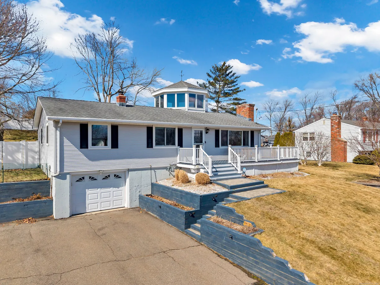Greenwich Real Estate | View 26 Crestwood Road | 3 Beds, 2 Baths