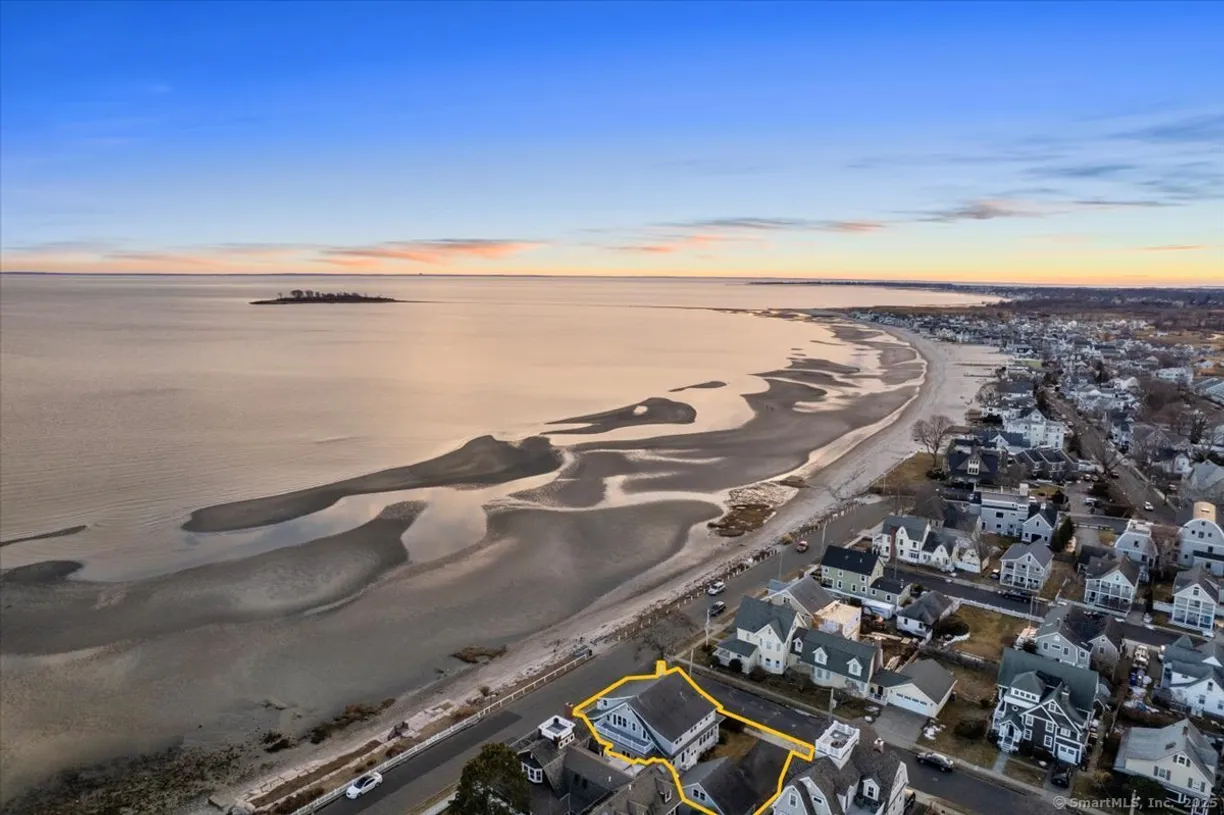 Greenwich Real Estate | View 41 Trumbull Avenue | 5 Beds, 3 Baths