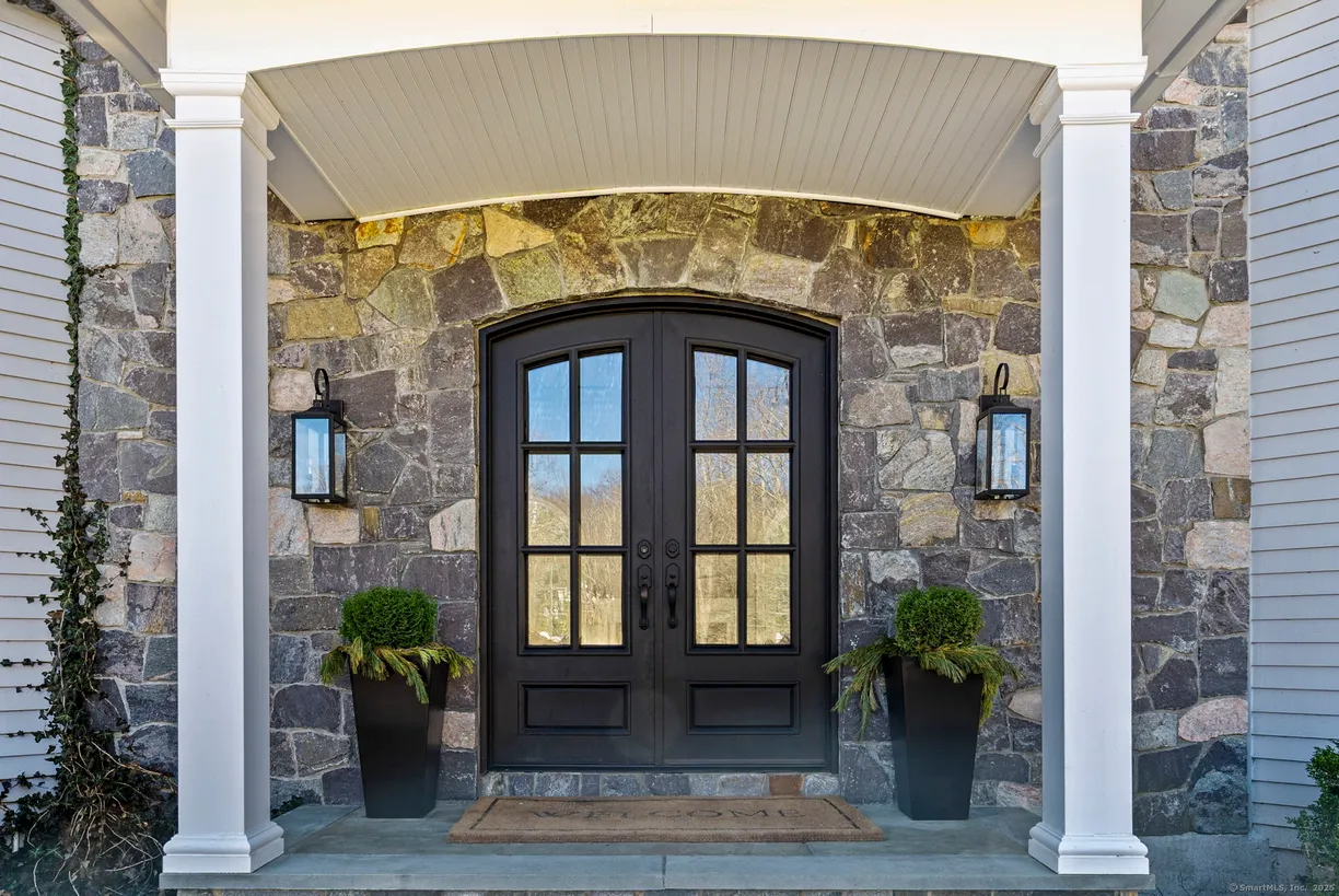 Greenwich Real Estate | View 295 Smith Ridge Road | Listing