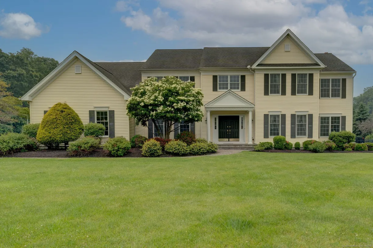 Greenwich Real Estate | View 81 Farm Hill Road | 4 Beds, 3 Baths