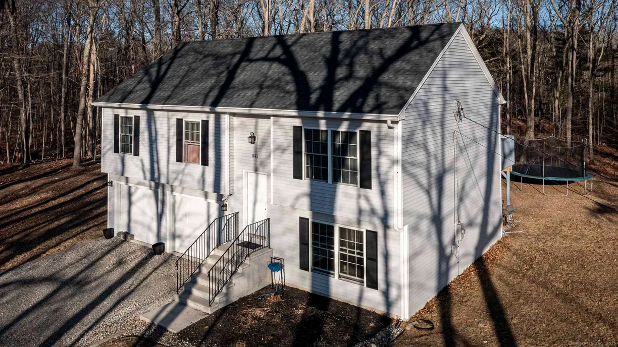 Greenwich Real Estate | View 845 Old Colchester Road | 4 Beds, 3 Baths
