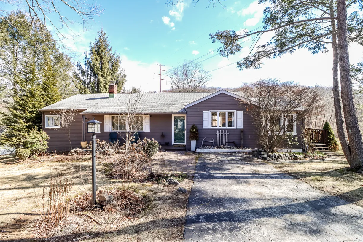 Greenwich Real Estate | View 172 Chestnut Ridge Road | 3 Beds, 2 Baths