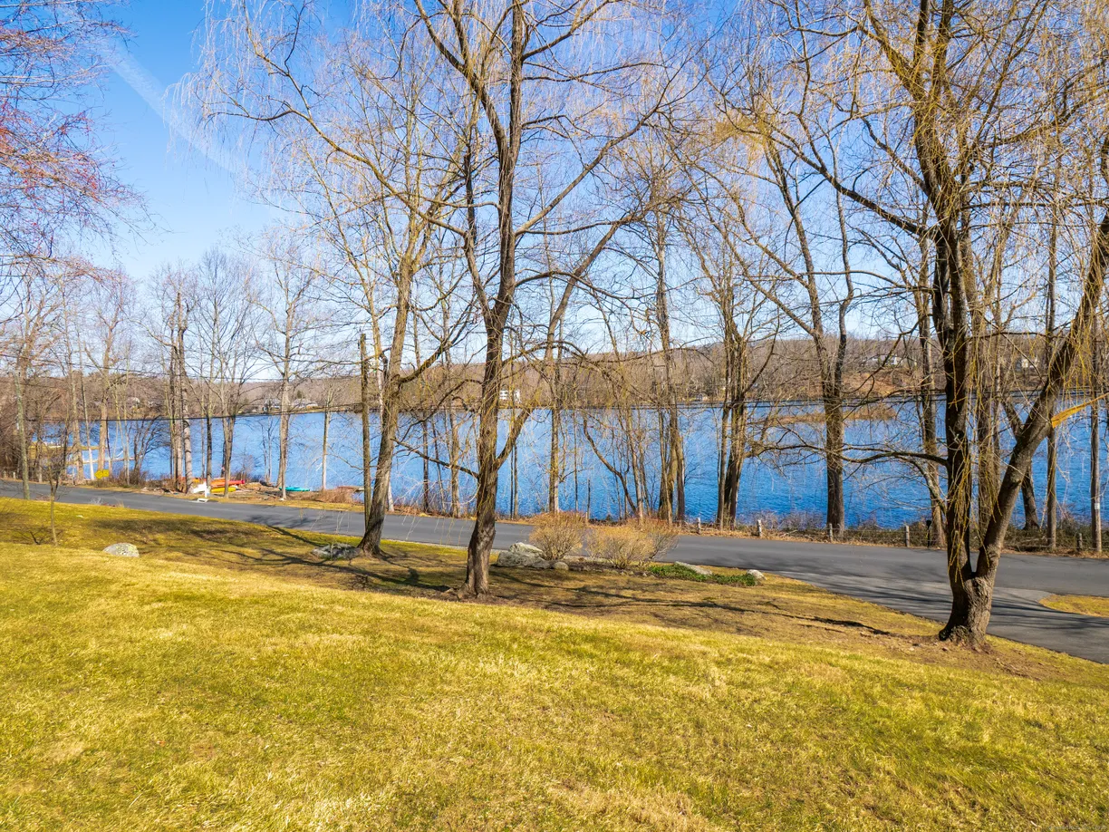 Greenwich Real Estate | View 127 Mamanasco Road | Listing