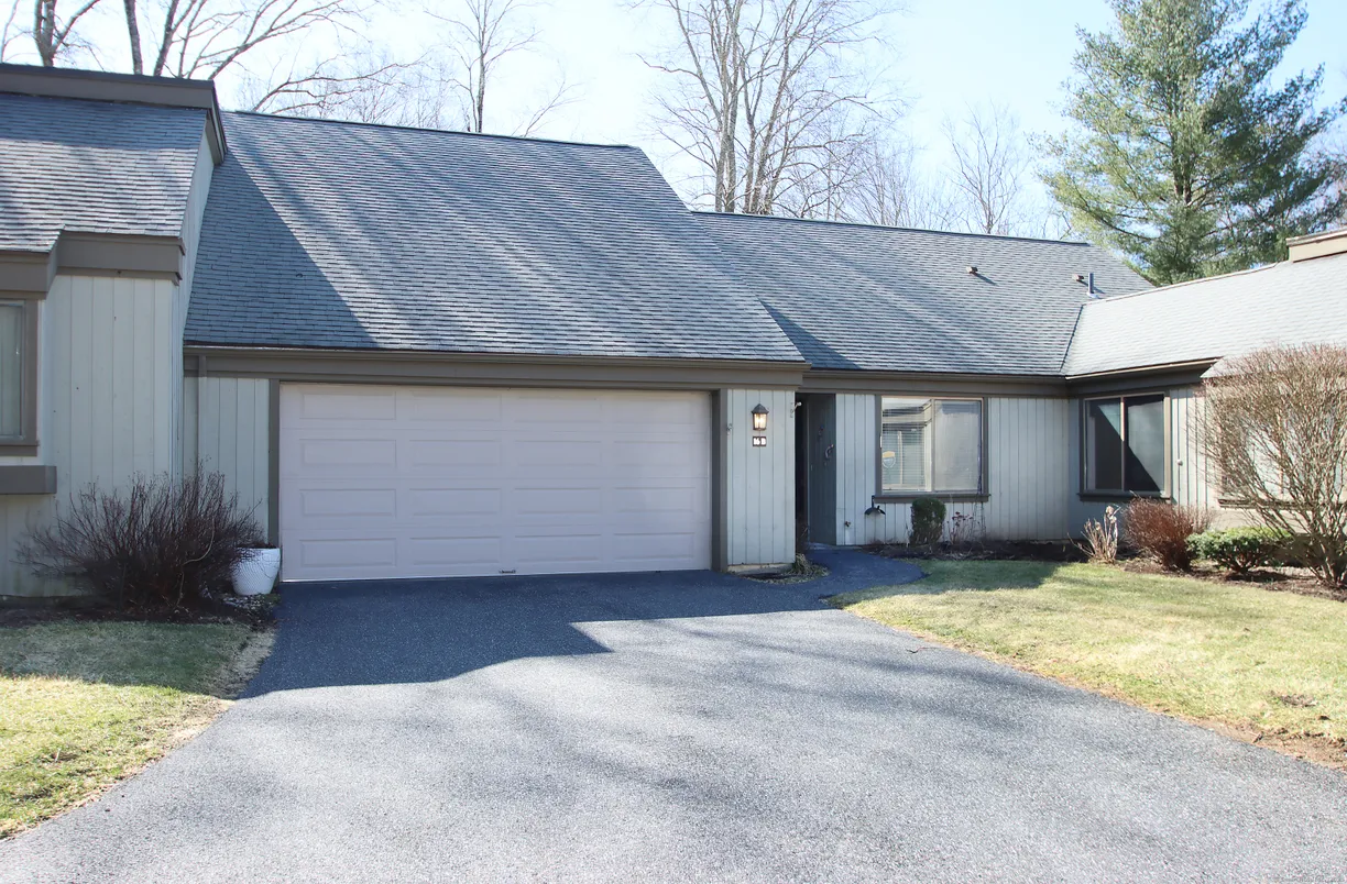 Greenwich Real Estate | View 16 Heritage Crest, 16B | 3 Beds, 2 Baths