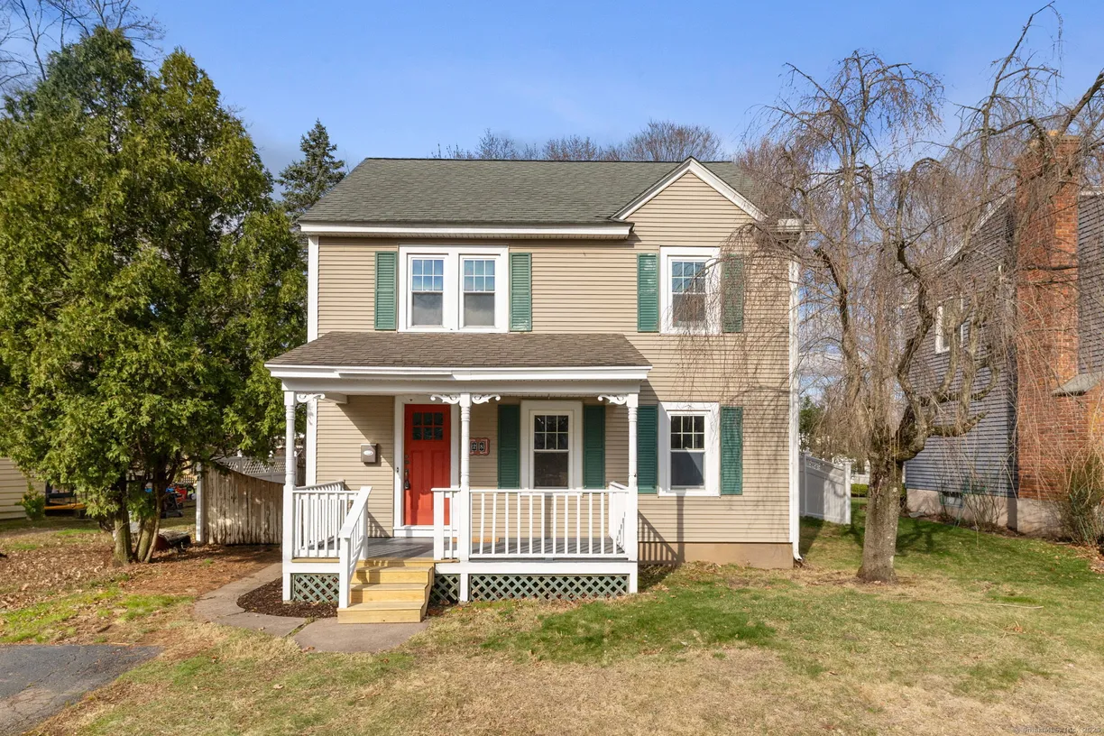 Greenwich Real Estate | View 28 Kensington Street | 3 Beds, 1 Bath