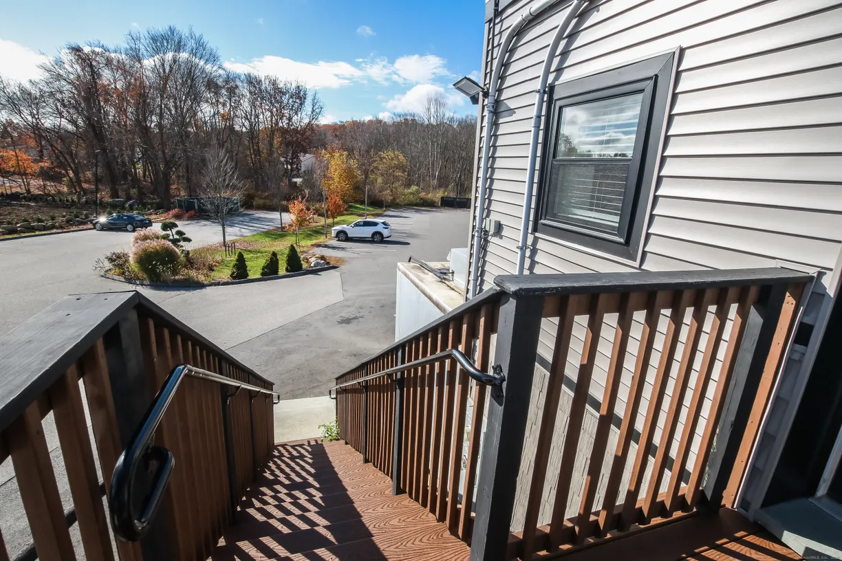 Greenwich Real Estate | View 17 North Main Street, 19 | 2 Beds, 1 Bath