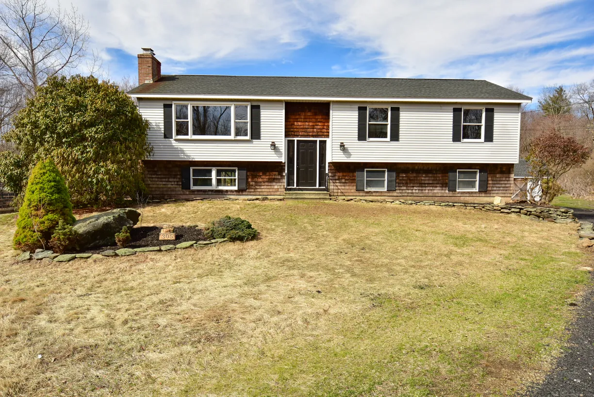Greenwich Real Estate | View 305 Village Hill Road | 3 Beds, 2 Baths