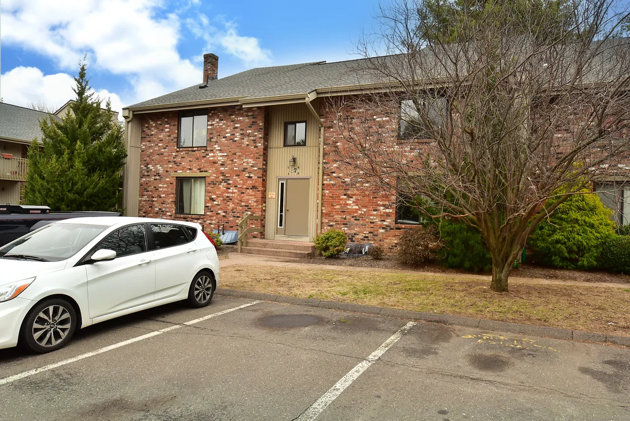 Greenwich Real Estate | View 27 Amato Drive, APT B | 1 Bed, 1 Bath