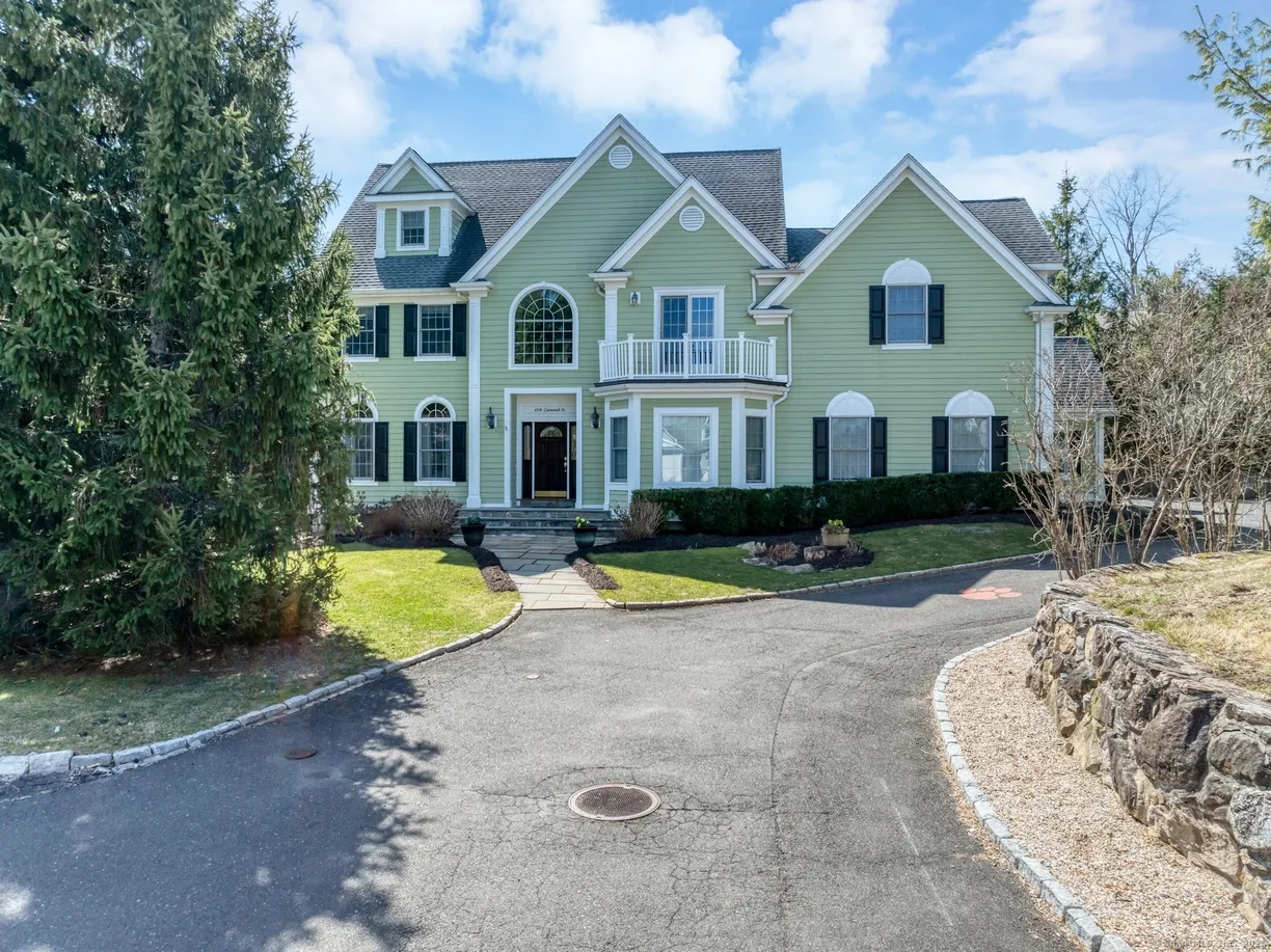 Greenwich Real Estate | View 43B Catoonah Street | 5 Beds, 5 Baths