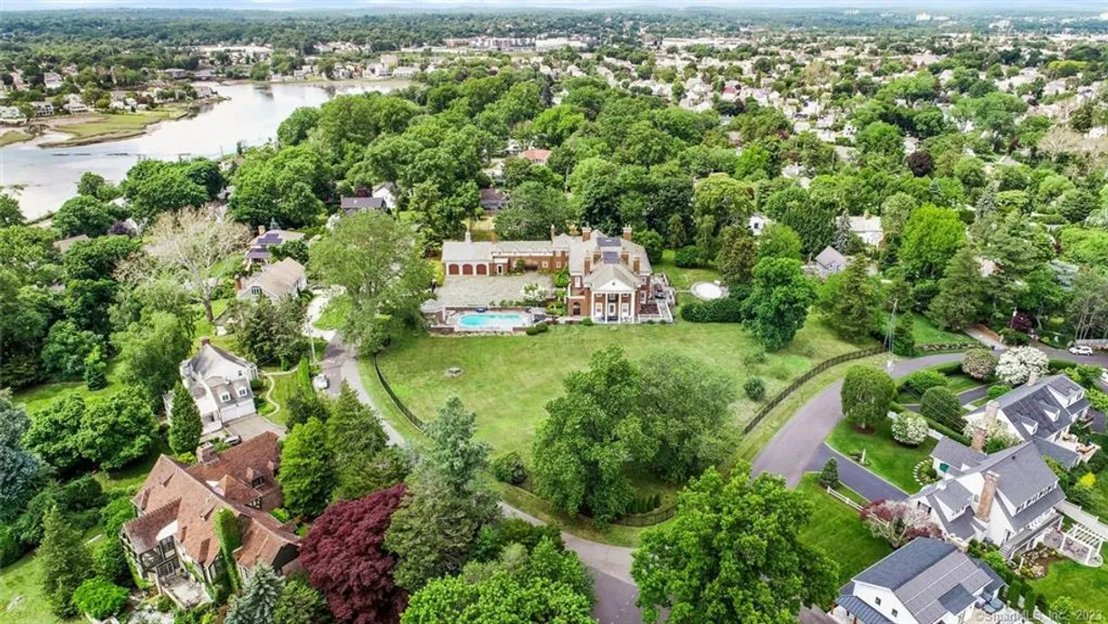 Greenwich Real Estate | View 124 Old Battery Road | Listing