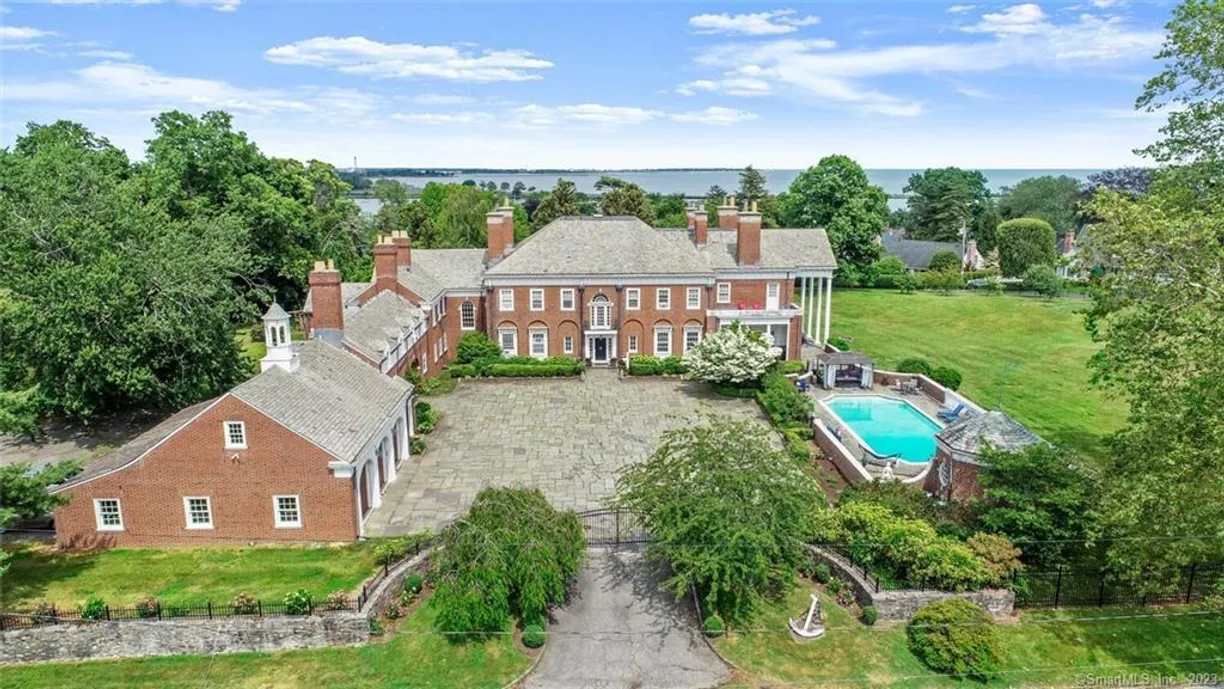 Greenwich Real Estate | View 124 Old Battery Road | 11 Beds, 7 Baths