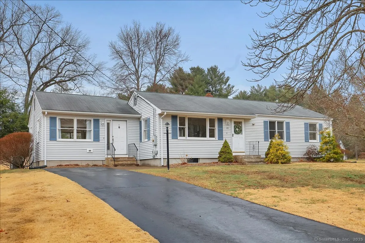 Greenwich Real Estate | View 89 Fairlawn Road | 3 Beds, 2 Baths