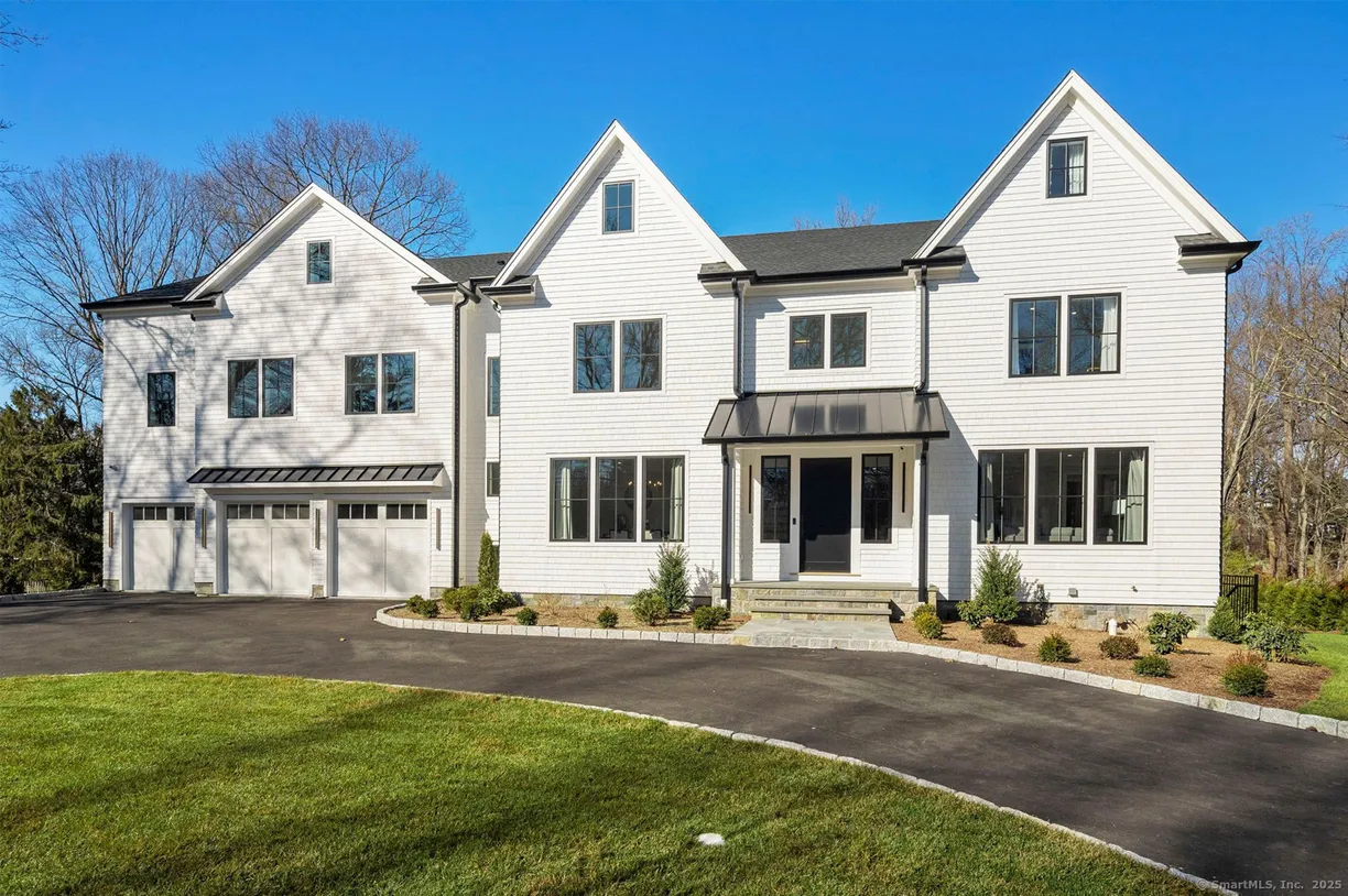 Greenwich Real Estate | View 250 Tokeneke Road | 6 Beds, 8 Baths