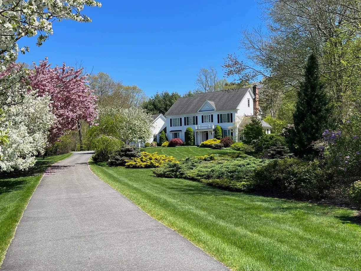 Greenwich Real Estate | View 36 Manzoni Farm Drive | 4 Beds, 3 Baths