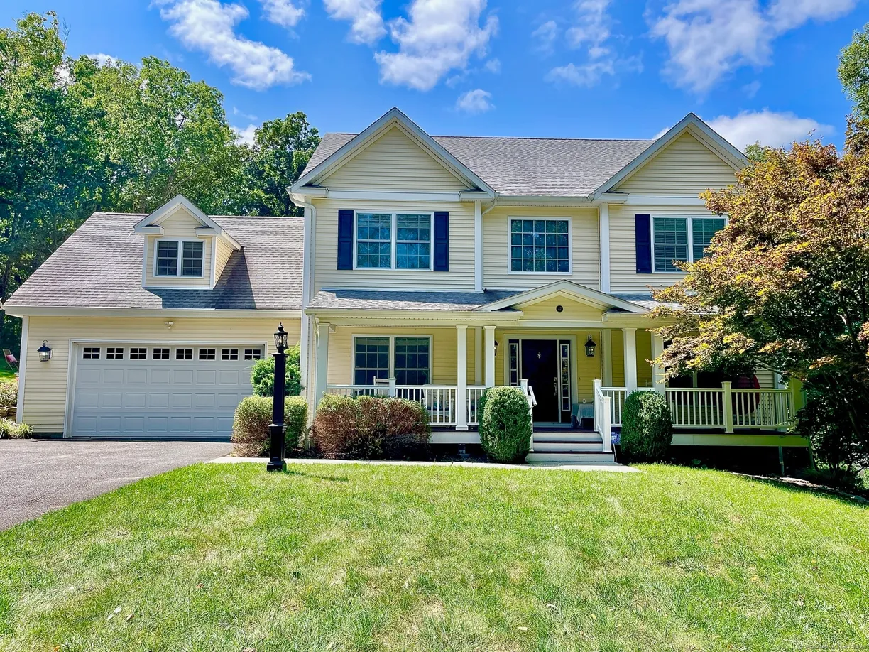 Greenwich Real Estate | View 47 Nashville Road Extension | 4 Beds, 2 Baths