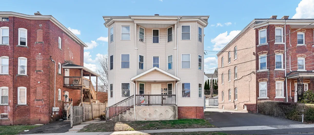 Greenwich Real Estate | View 80 Silver Street | 6 Beds, 6 Baths