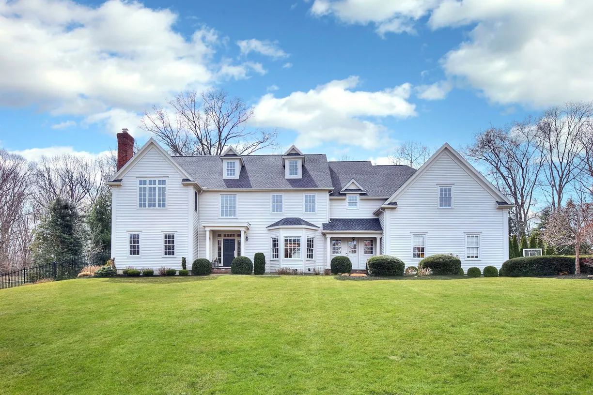 Greenwich Real Estate | View 11 Woodhill Road | 5 Beds, 5 Baths