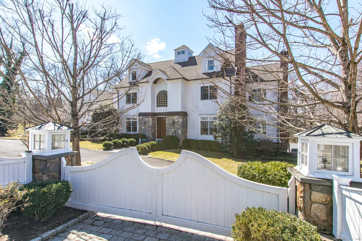 Greenwich Real Estate | View 101 Roseville Road | 7 Beds, 5 Baths