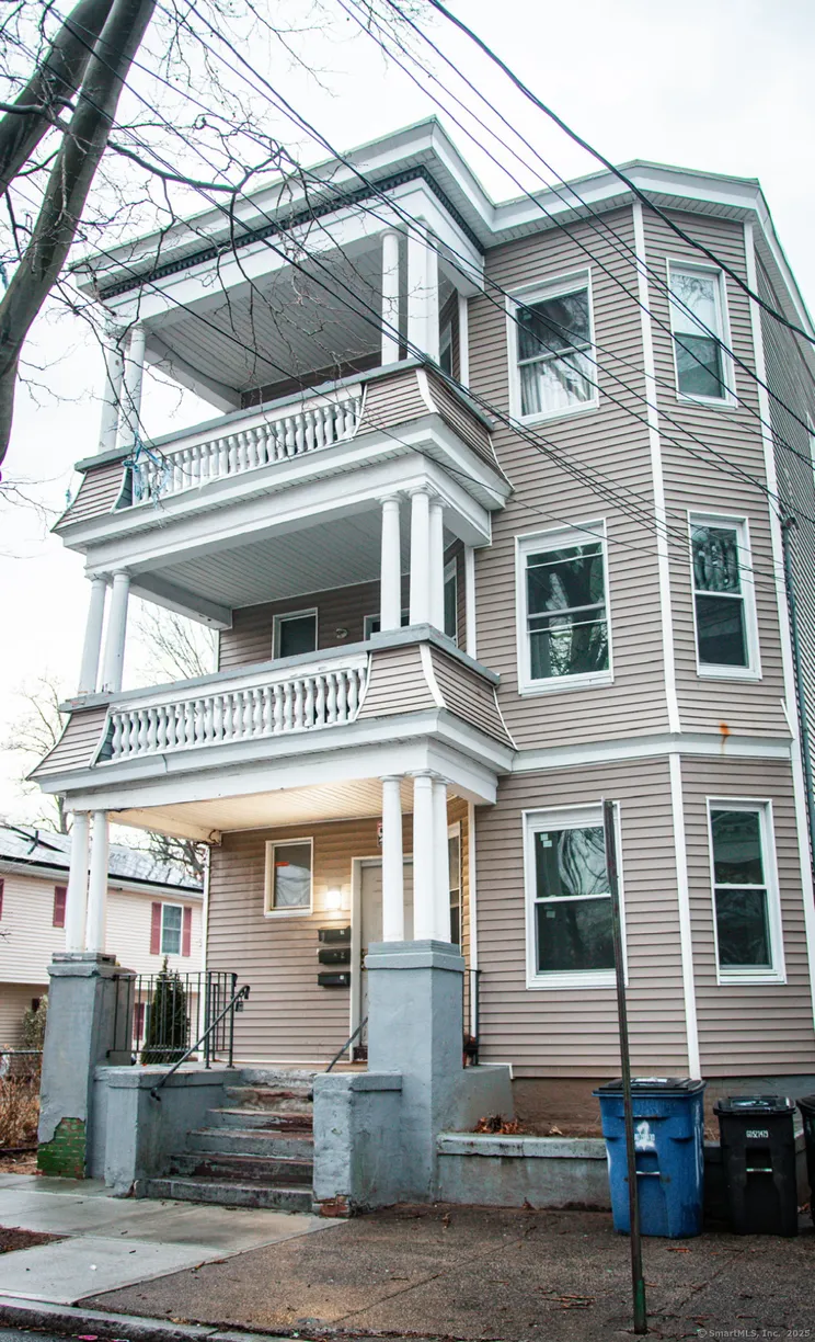 Greenwich Real Estate | View 167 Scranton Street, 3 | 3 Beds, 1 Bath
