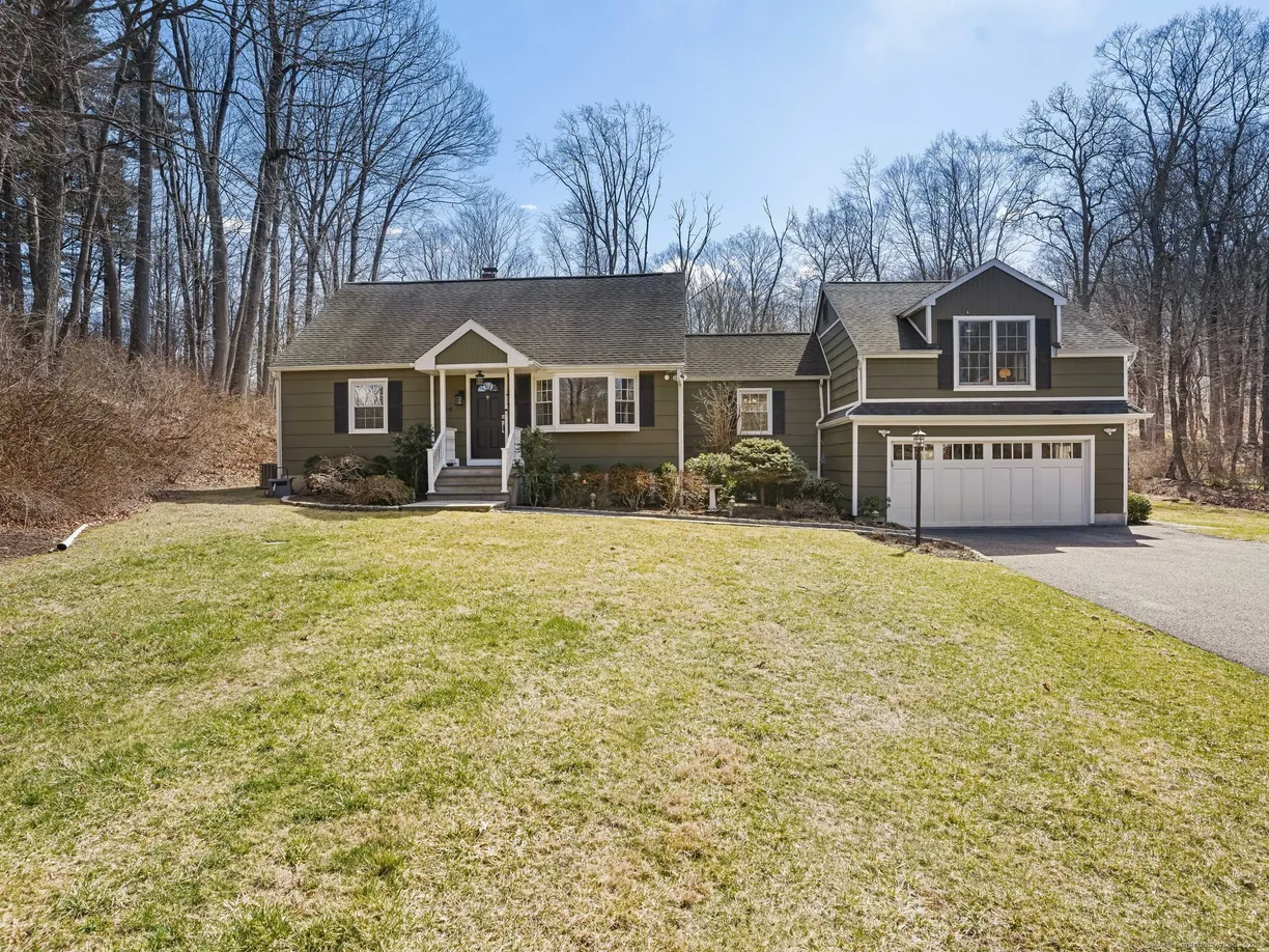 Greenwich Real Estate | View 104 Haviland Road | 4 Beds, 2 Baths