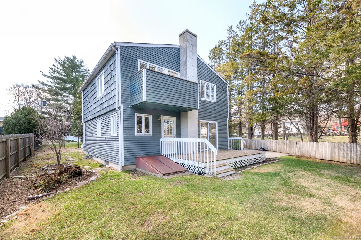 Greenwich Real Estate | View 10 Stanwick Place, Rear | 3 Beds, 2 Baths