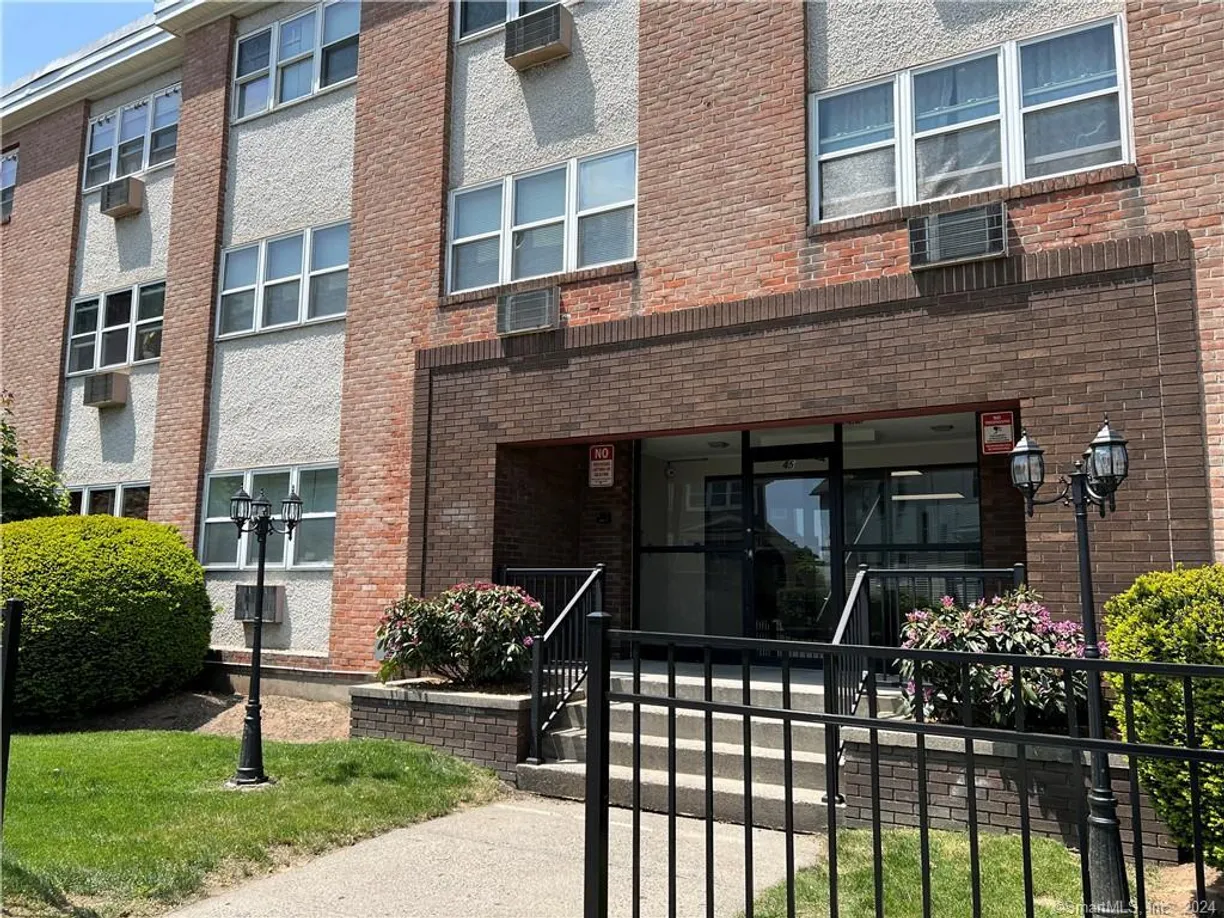 Greenwich Real Estate | View 45 Monroe Street, C14 | 1 Bed, 1 Bath