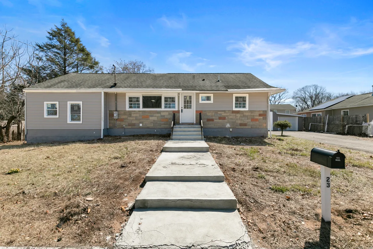 Greenwich Real Estate | View 23 Giles Avenue | 3 Beds, 2 Baths