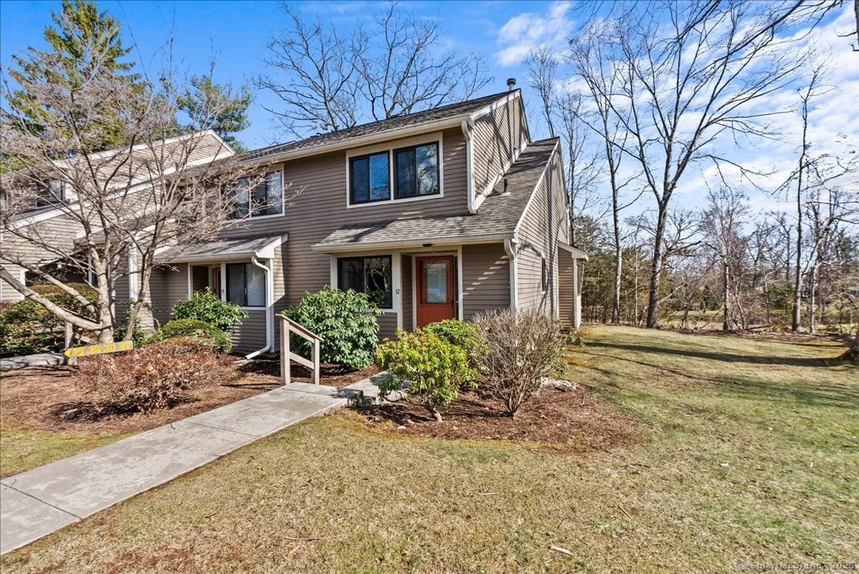 Greenwich Real Estate | View 32 Pequot Drive, 32 | 2 Beds, 2 Baths