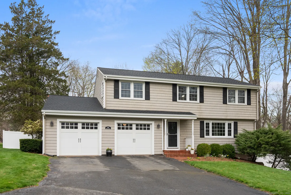 Greenwich Real Estate | View 494 Broad Street | 4 Beds, 2 Baths