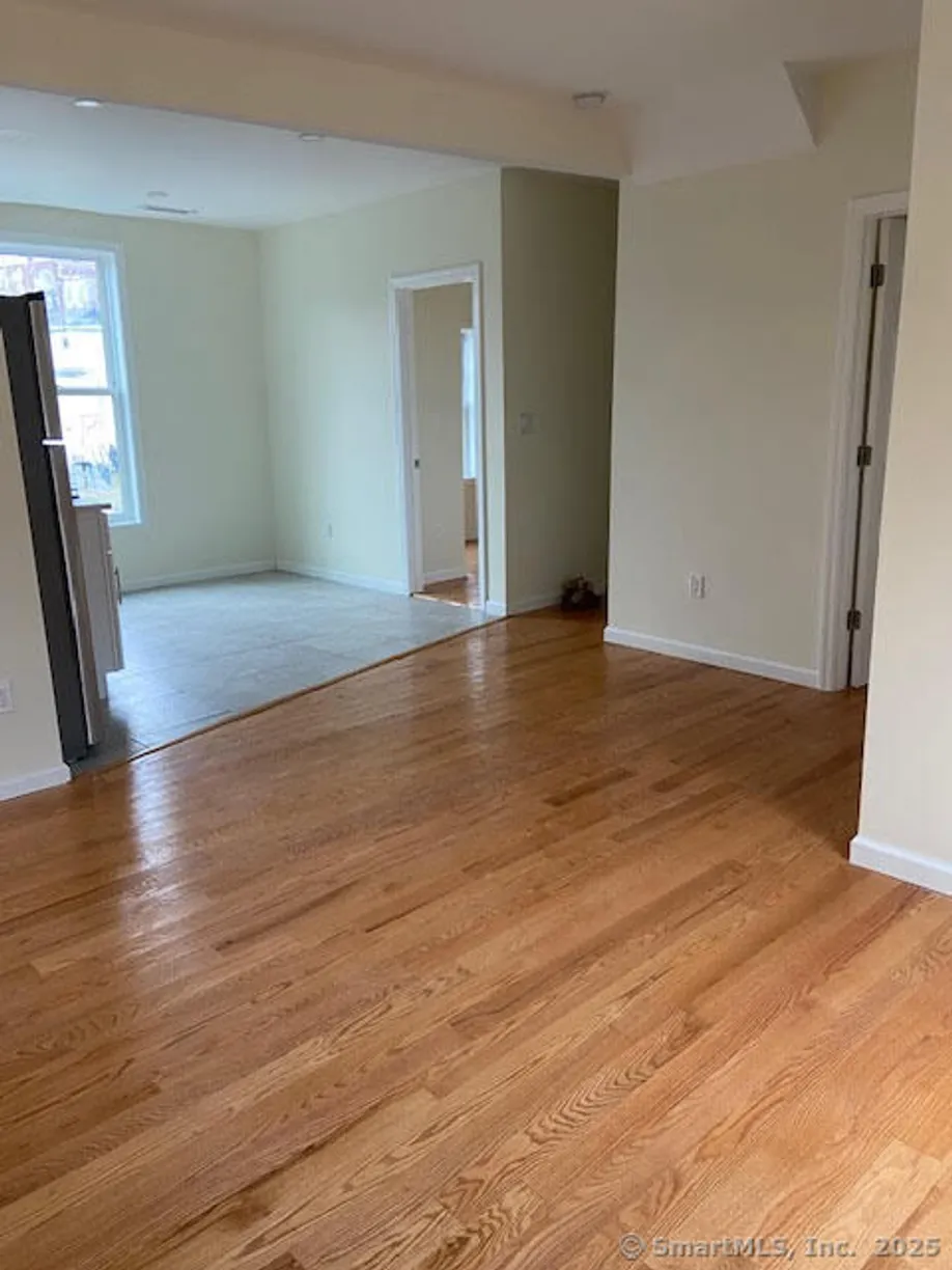 Greenwich Real Estate | View 5 Frederick Court, 1 | 3 Beds, 1 Bath